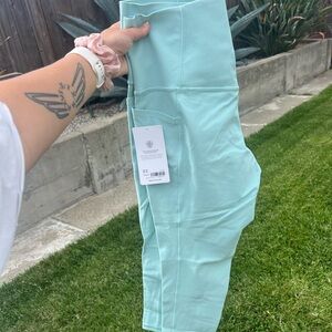 Athleta Salutation Stash 7/8 Tights/leggings